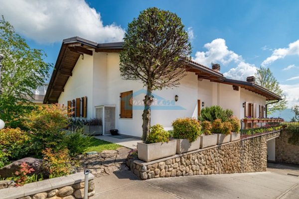 casa indipendente in vendita ad Iseo