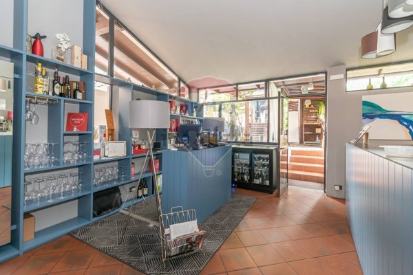locale commerciale in vendita ad Iseo
