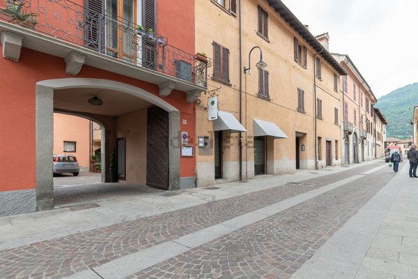 locale commerciale in vendita ad Iseo