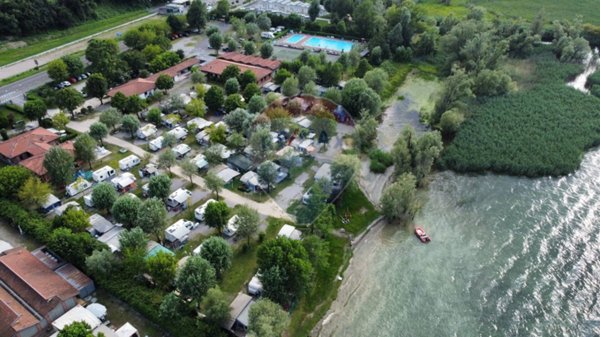 locale commerciale in vendita ad Iseo