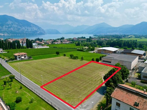 terreno edificabile in vendita ad Iseo