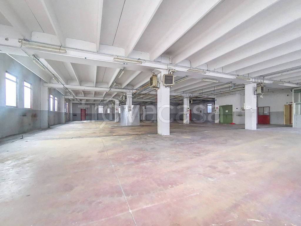 locale commerciale in vendita ad Iseo