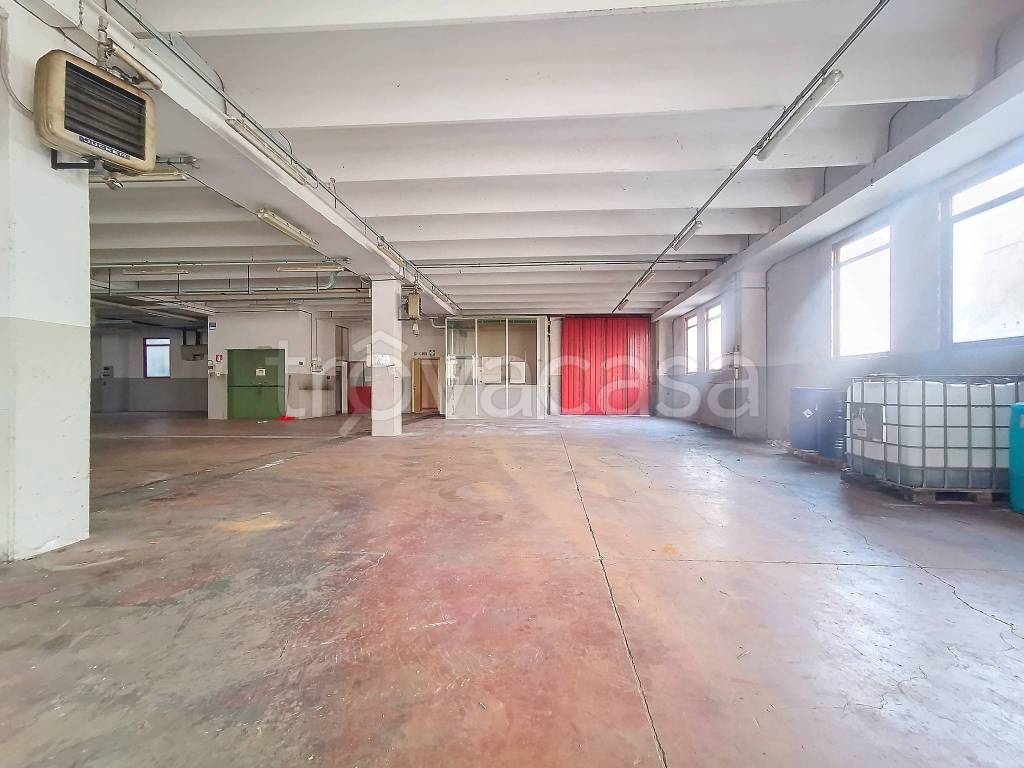 locale commerciale in vendita ad Iseo