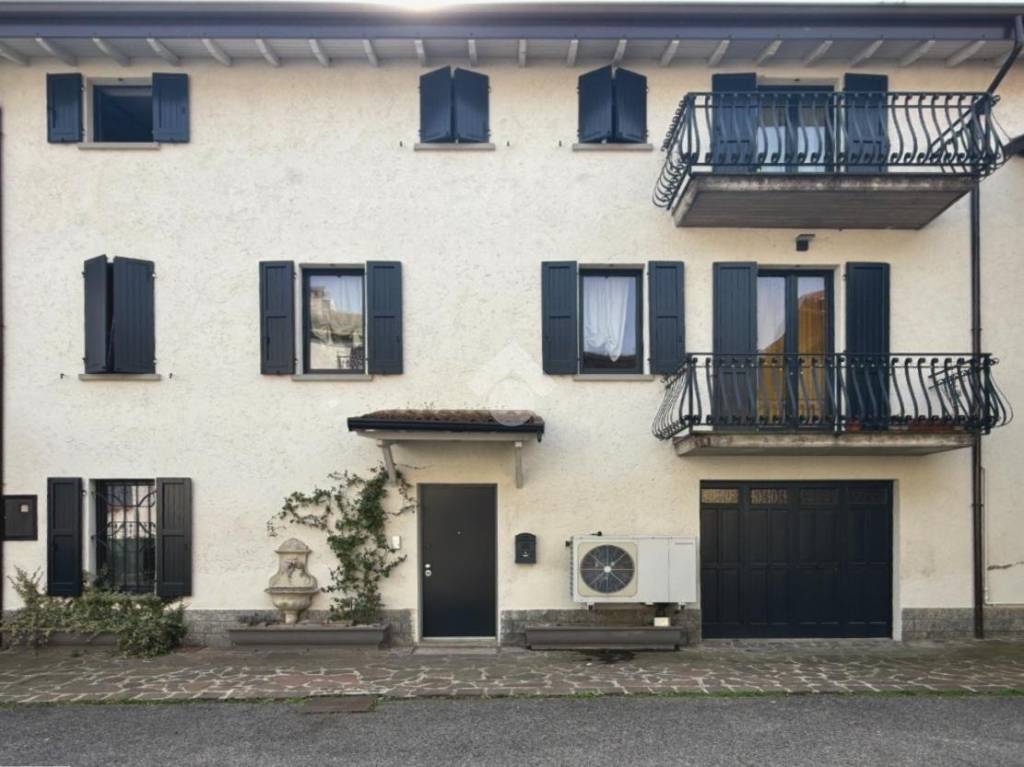 casa indipendente in vendita ad Iseo