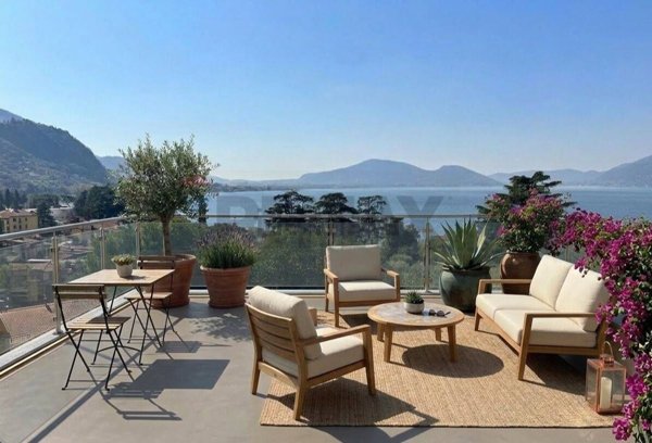 casa indipendente in vendita ad Iseo in zona Covelo