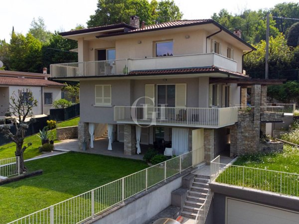 casa indipendente in vendita ad Iseo