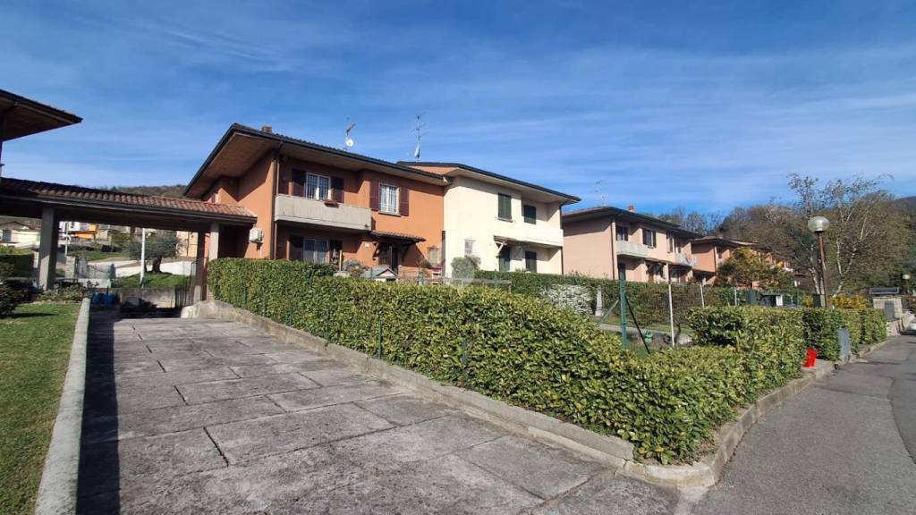 appartamento in vendita ad Iseo in zona Cremignane