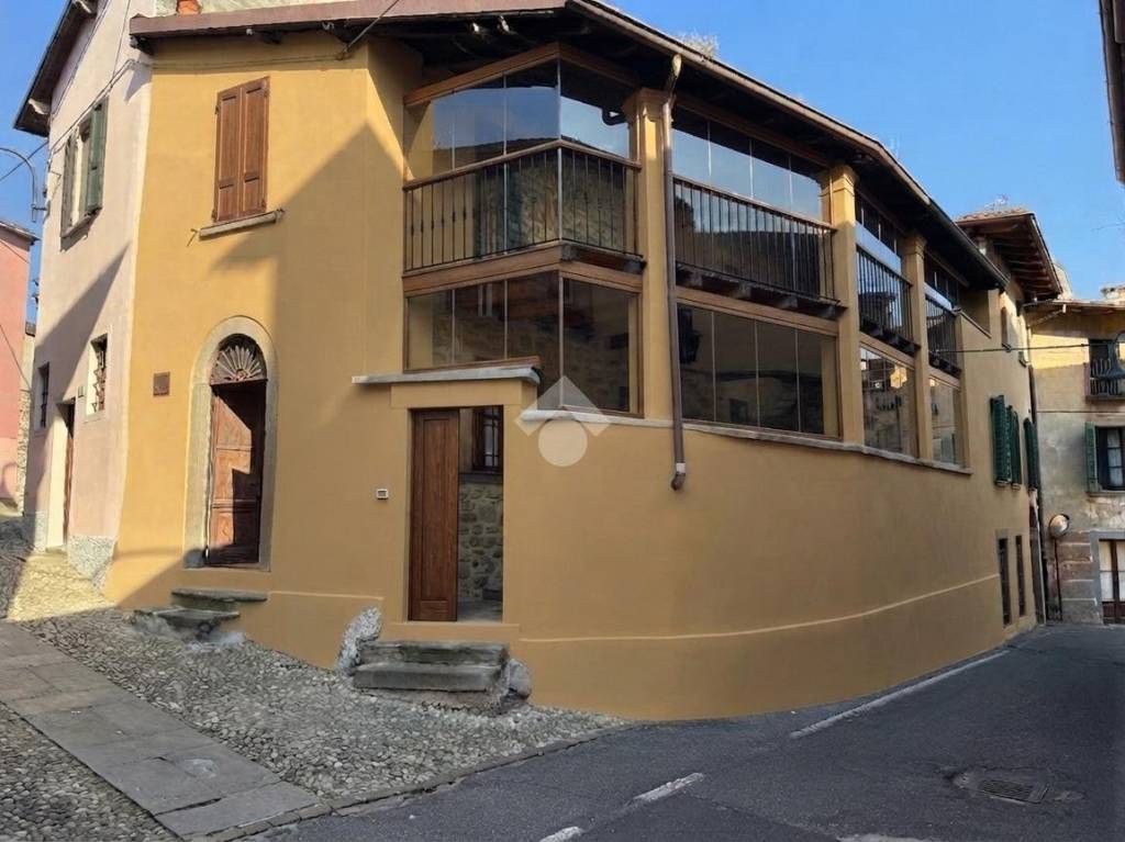 casa indipendente in vendita ad Iseo