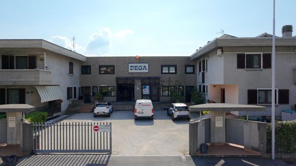 capannone in vendita ad Iseo in zona Cremignane