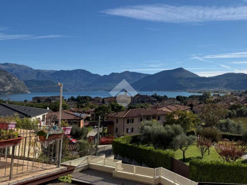 casa indipendente in vendita ad Iseo in zona Cremignane