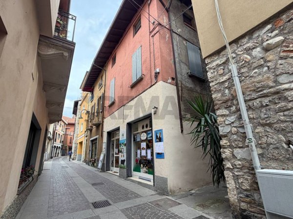 casa indipendente in vendita ad Iseo in zona Covelo