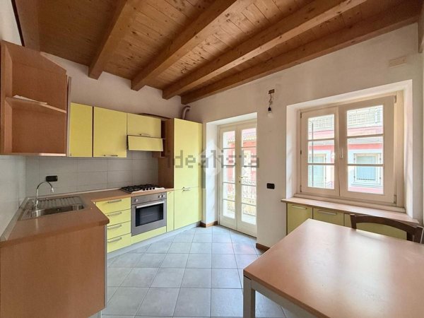 casa indipendente in vendita ad Iseo in zona Covelo