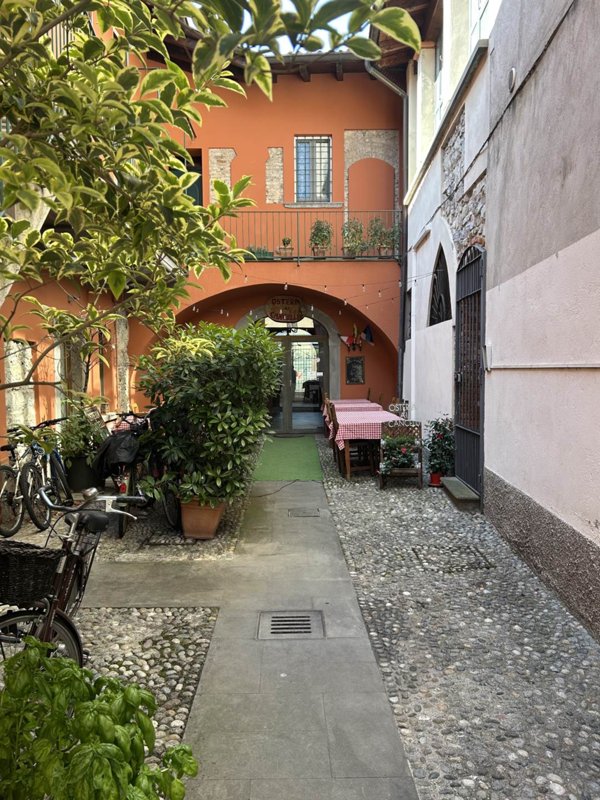 negozio in vendita ad Iseo in zona Covelo