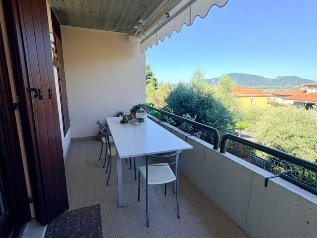 appartamento in vendita ad Iseo in zona Covelo