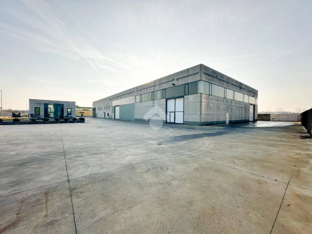 locale commerciale in vendita ad Isorella