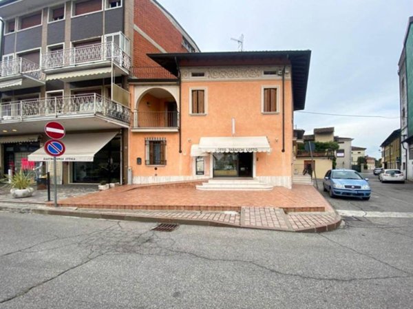 negozio in vendita ad Isorella