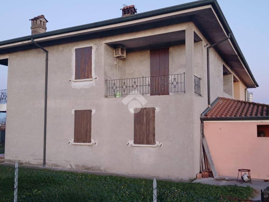 casa indipendente in vendita ad Isorella