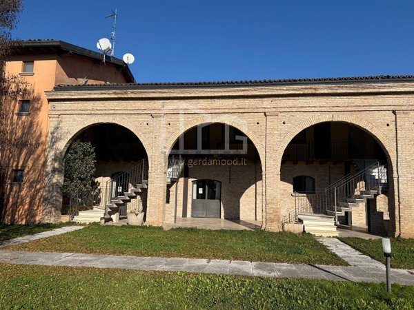 locale commerciale in vendita ad Isorella