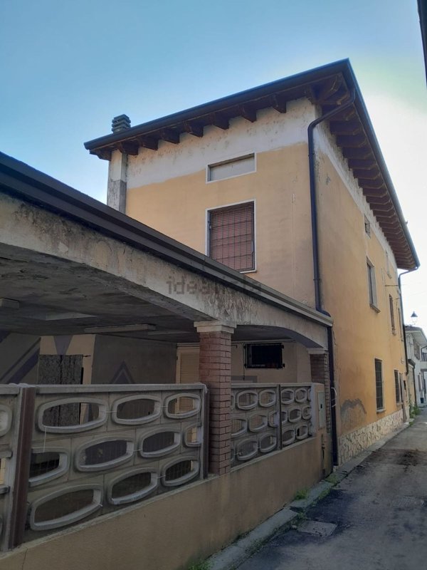 esavano in vendita ad Isorella