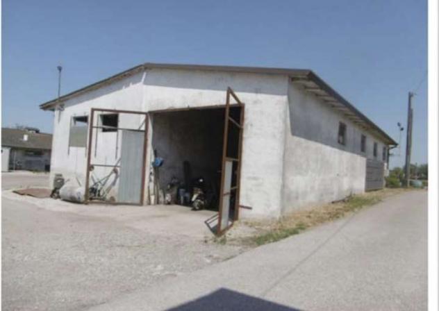 locale commerciale in vendita ad Isorella