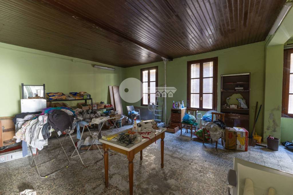 negozio in vendita ad Isorella
