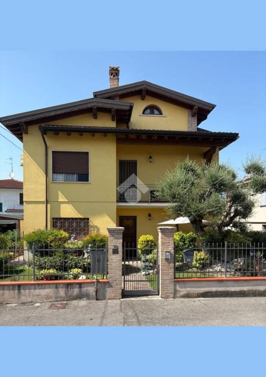 casa indipendente in vendita ad Isorella