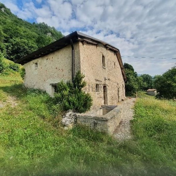 appartamento in vendita a Lavenone in zona Presegno