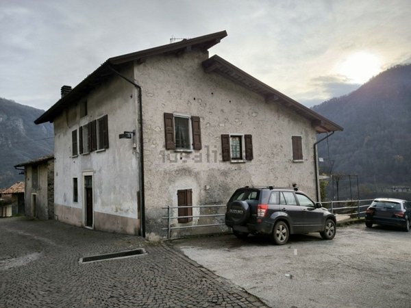 casa indipendente in vendita a Lavenone