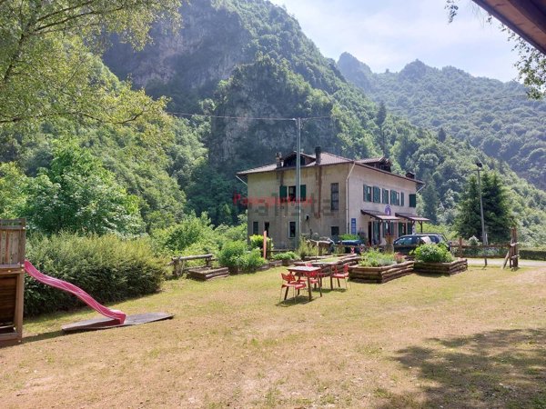 casa indipendente in vendita a Lavenone