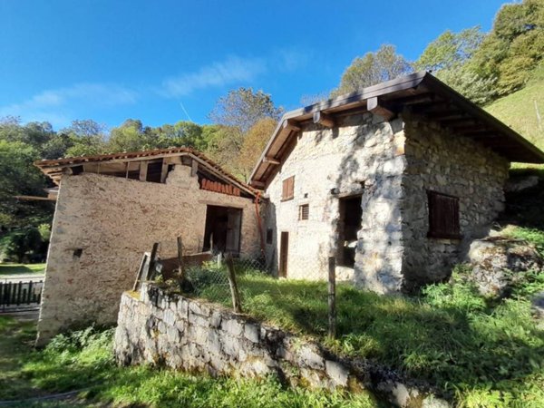 casa indipendente in vendita a Lavenone