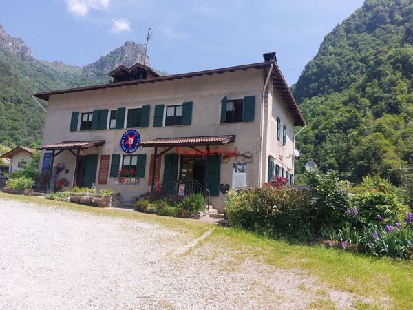 casa indipendente in vendita a Lavenone