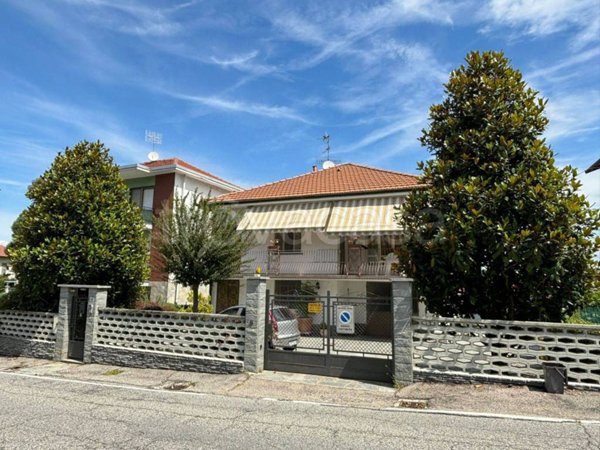 casa indipendente in vendita a Castiglione Torinese