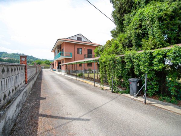 casa indipendente in vendita a Castiglione Torinese