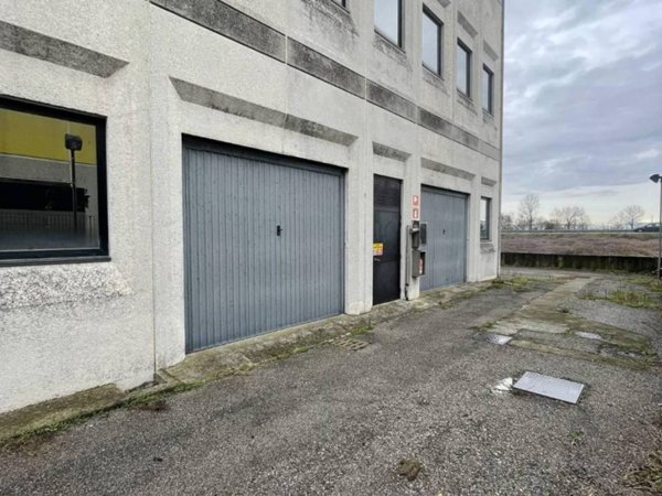 locale commerciale in vendita a Leno