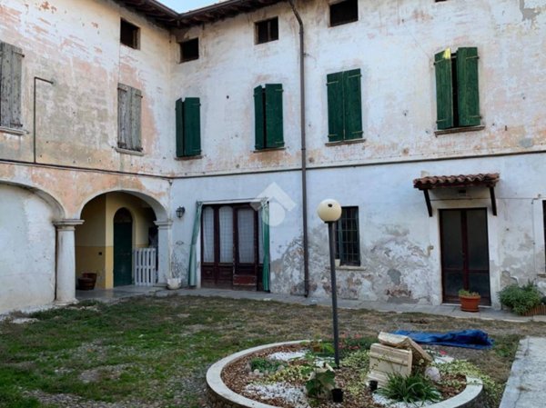 locale commerciale in vendita a Leno