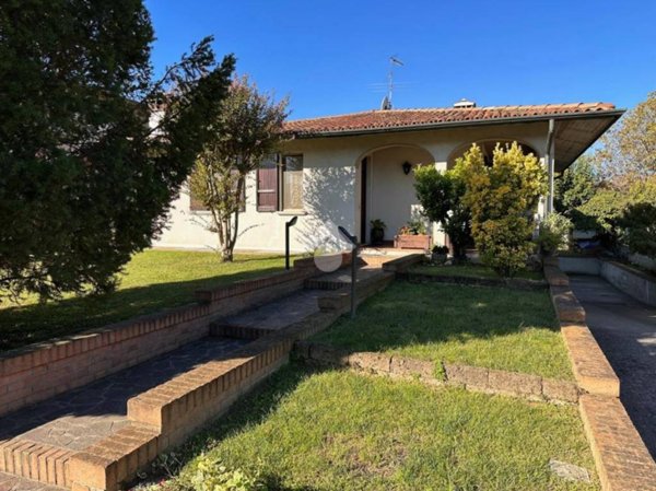 casa indipendente in vendita a Leno