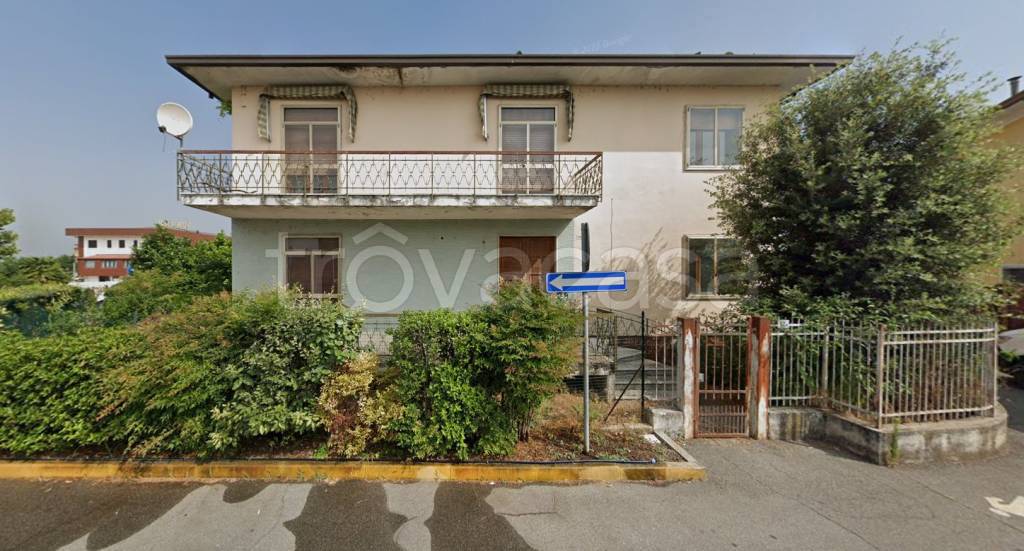casa indipendente in vendita a Leno