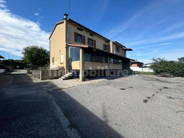 casa indipendente in vendita a Leno