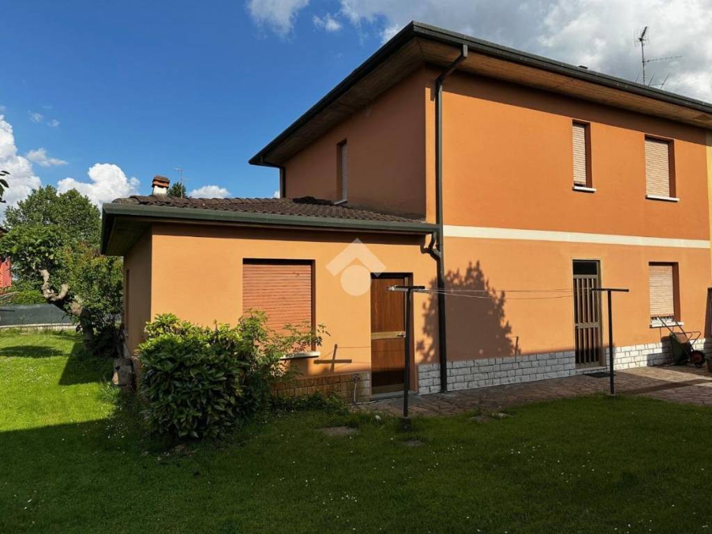 casa indipendente in vendita a Leno
