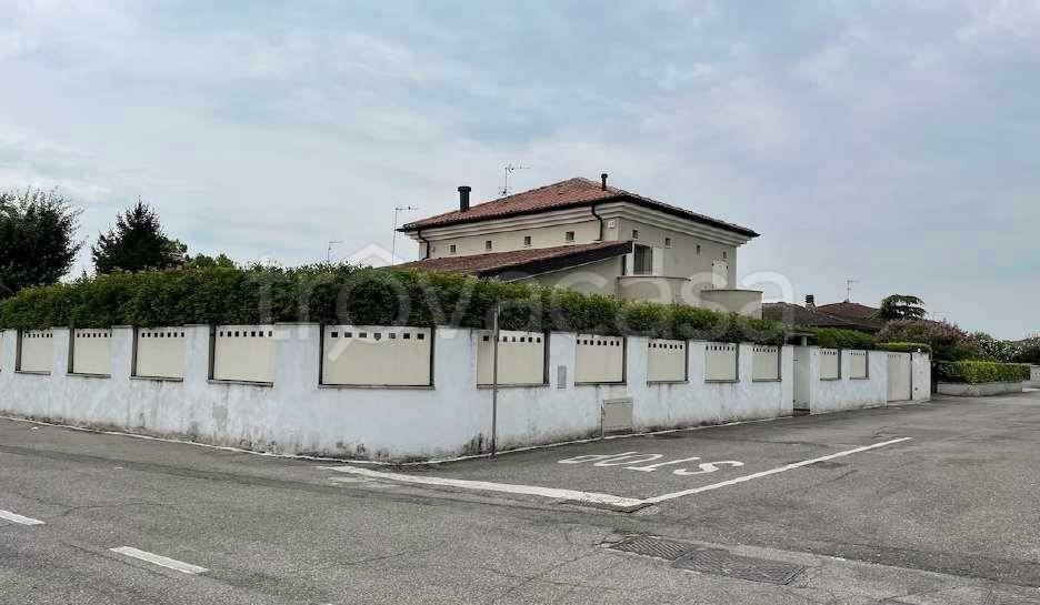 casa indipendente in vendita a Leno