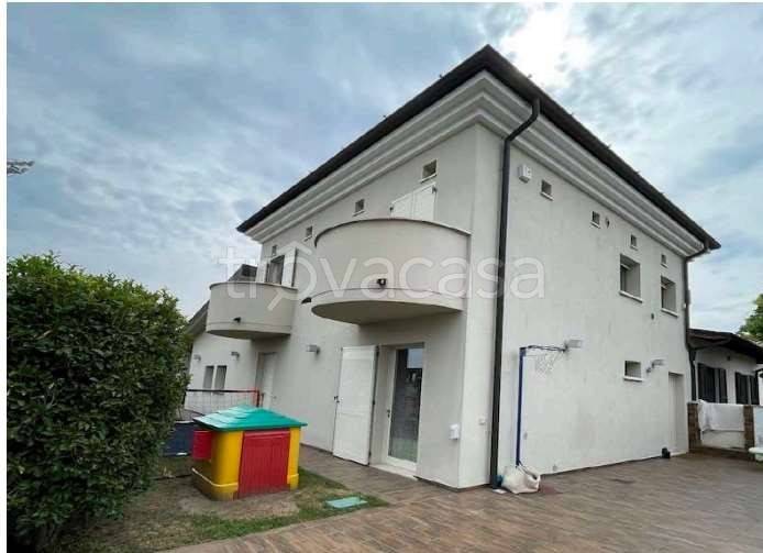 casa indipendente in vendita a Leno