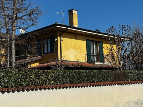 casa indipendente in vendita a Leno