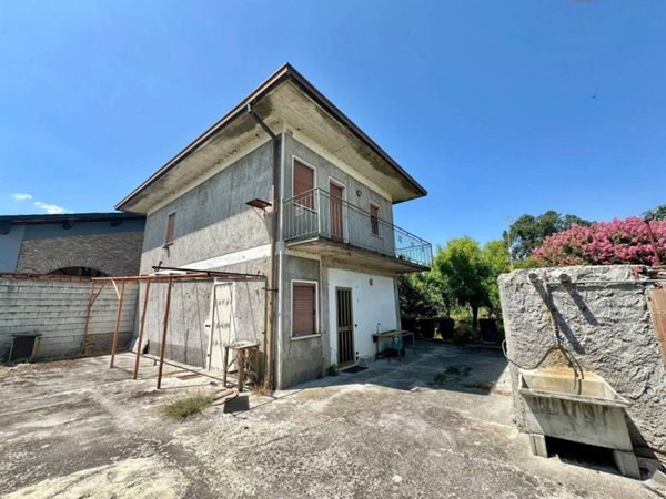 casa indipendente in vendita a Leno