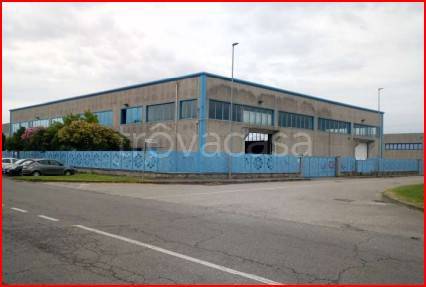 locale commerciale in vendita a Leno