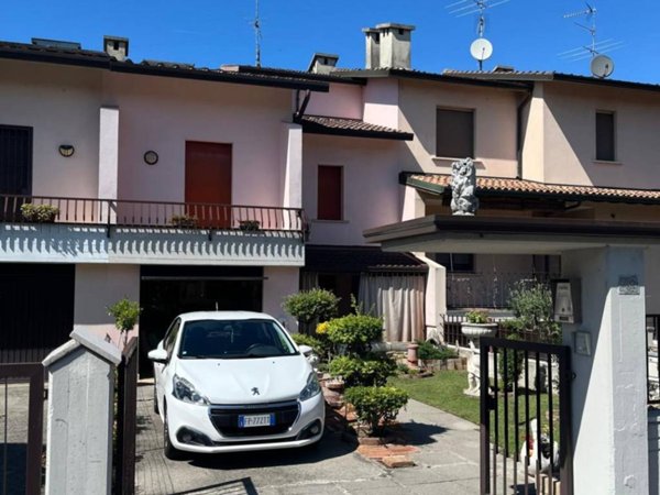 casa indipendente in vendita a Leno