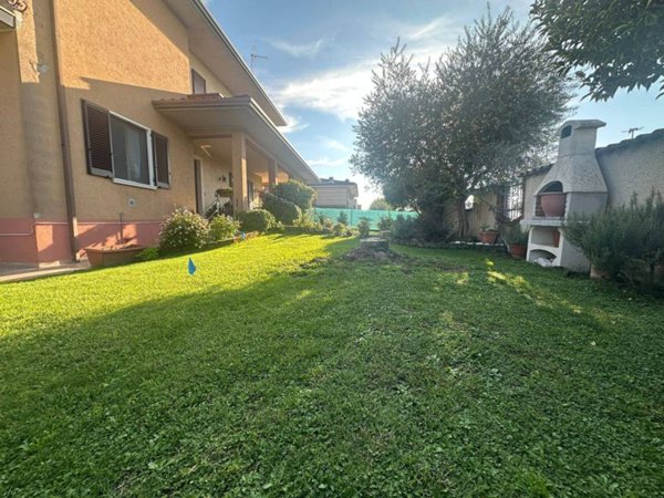 casa indipendente in vendita a Leno