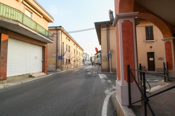 locale commerciale in vendita a Leno