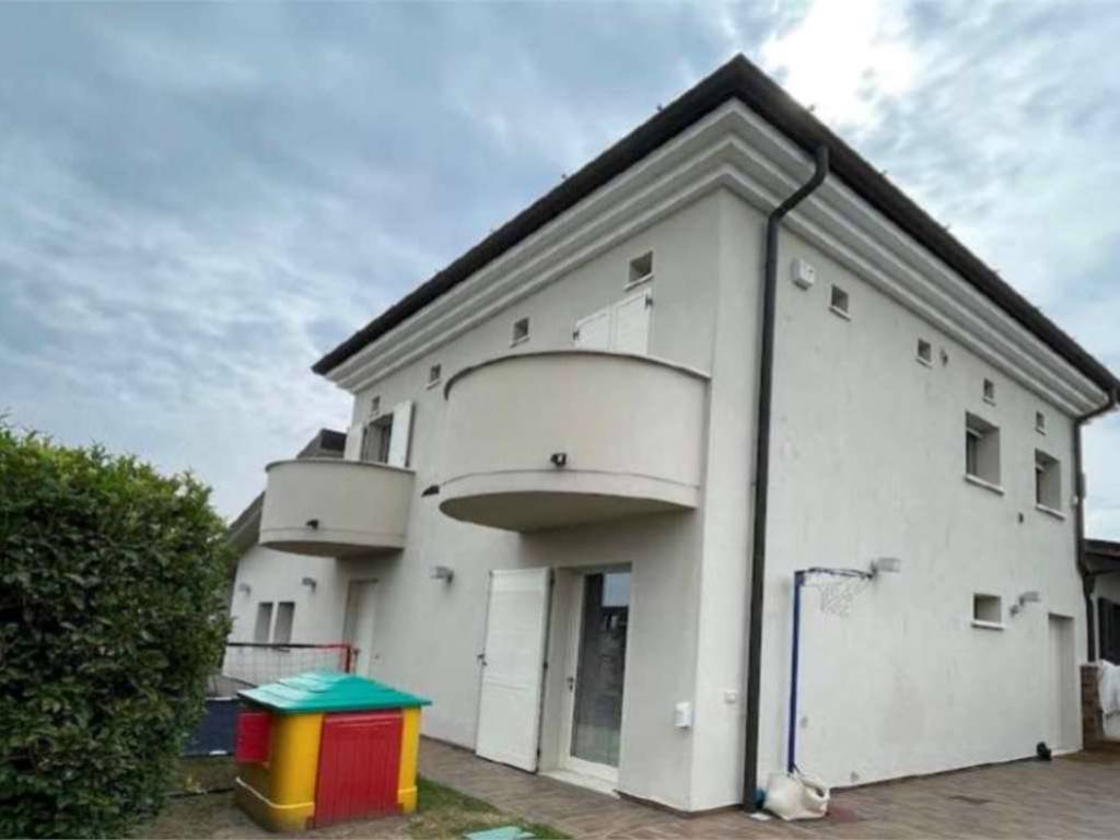 casa indipendente in vendita a Leno
