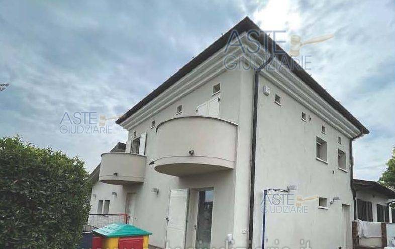 casa indipendente in vendita a Leno