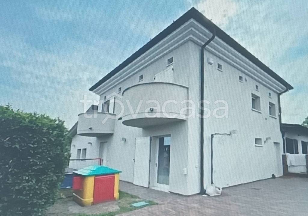 casa indipendente in vendita a Leno